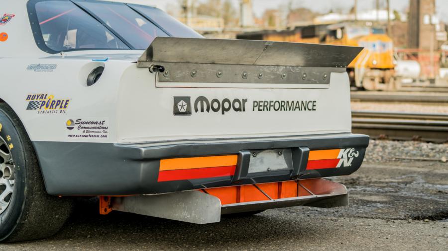 Детали экстерьера Chrysler LeBaron Race Car 1987 года  (фото 37 из 129)